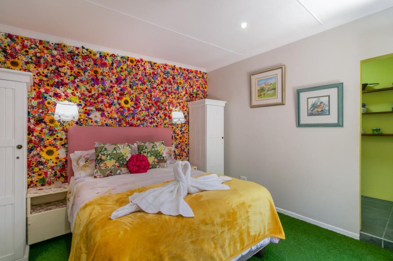 Betty'S Boutique Hotel Мозел Бей Екстериор снимка