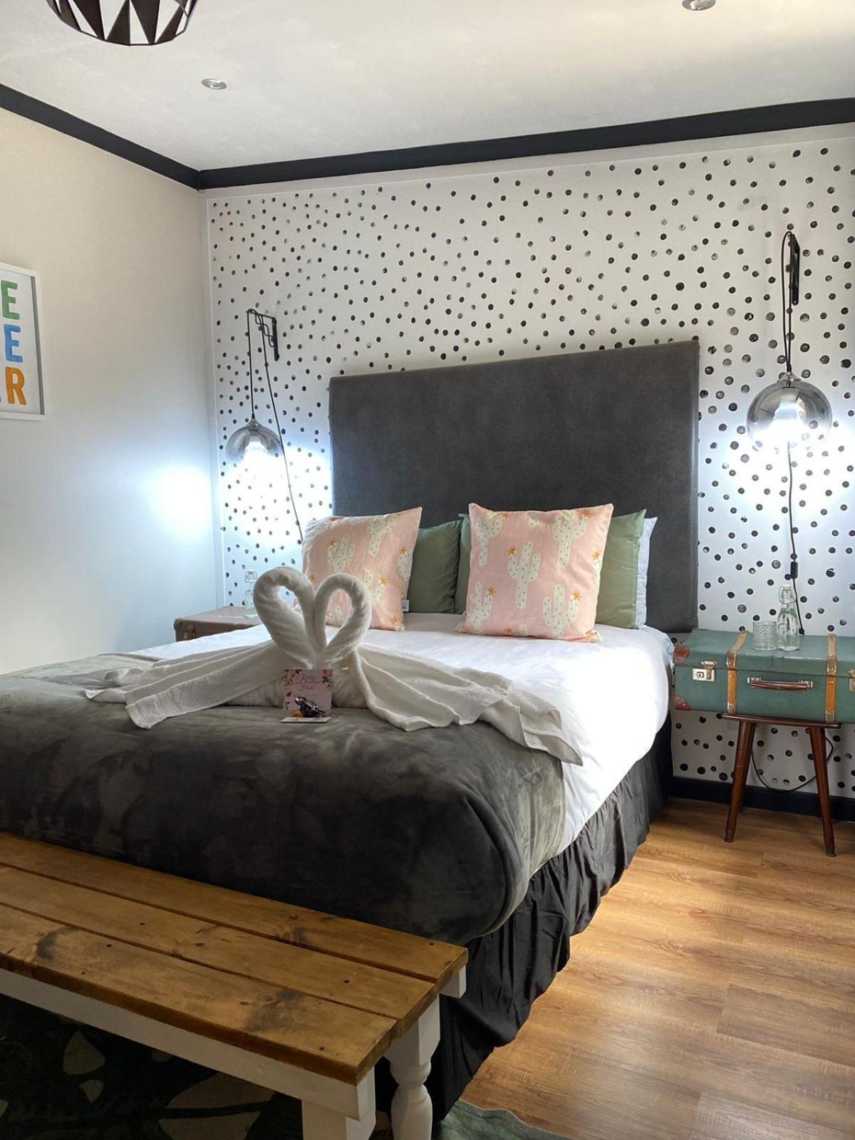 Betty'S Boutique Hotel Мозел Бей Екстериор снимка