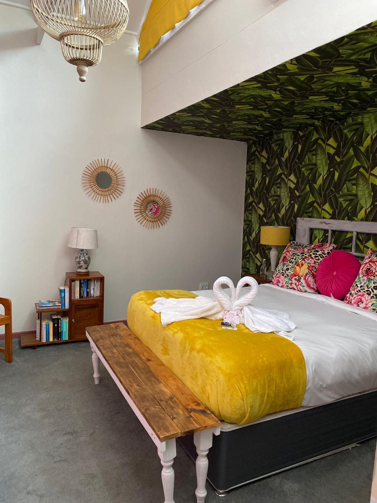 Betty'S Boutique Hotel Мозел Бей Екстериор снимка
