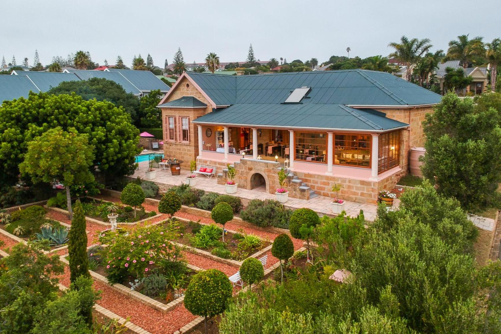 Betty'S Boutique Hotel Мозел Бей Екстериор снимка
